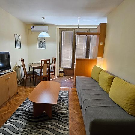 Lovely Square Apartment Purple Velvet Skopje Exterior photo