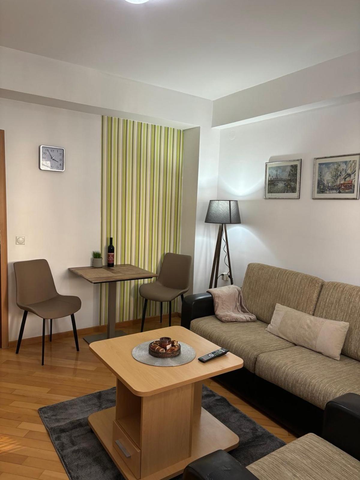 Lovely Square Apartment Purple Velvet Skopje Exterior photo