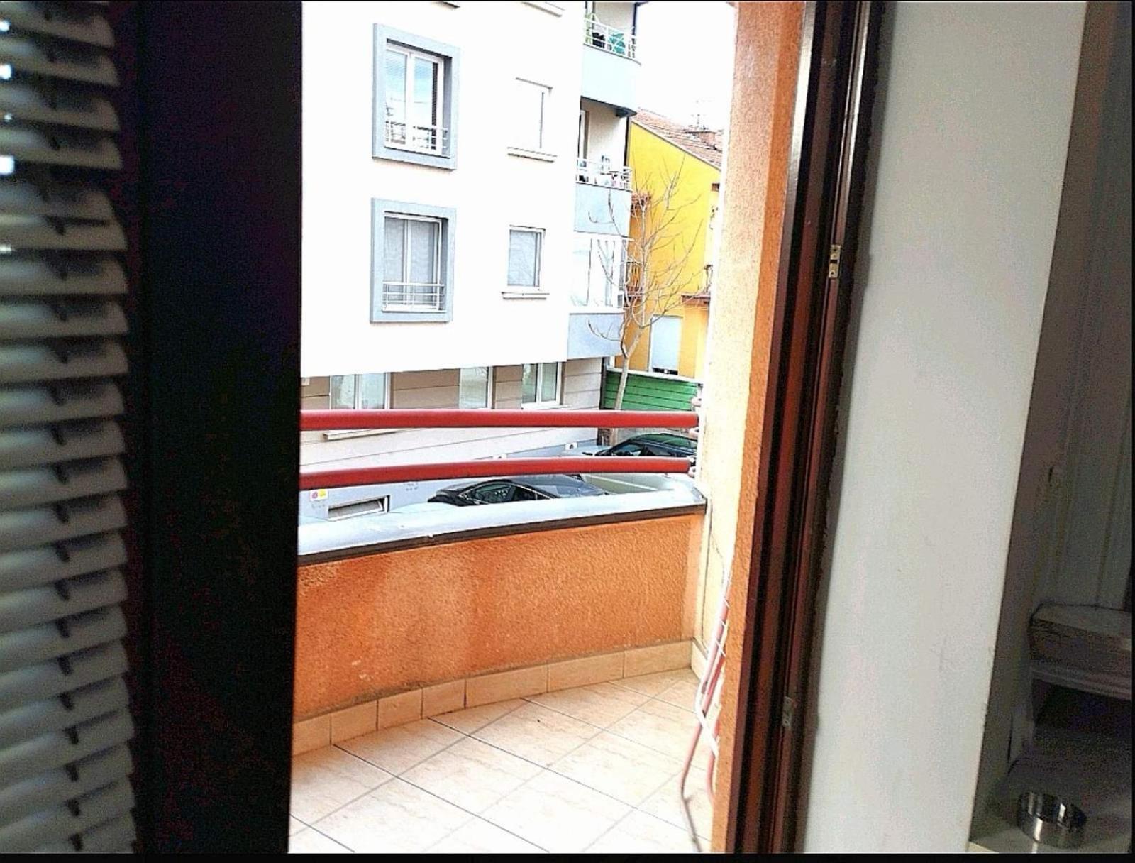 Lovely Square Apartment Purple Velvet Skopje Room photo