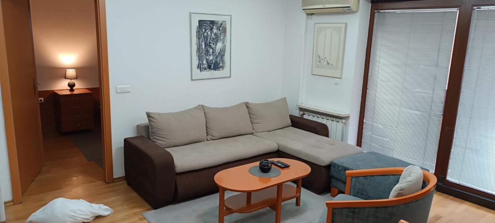 Lovely Square Apartment Purple Velvet Skopje Room photo