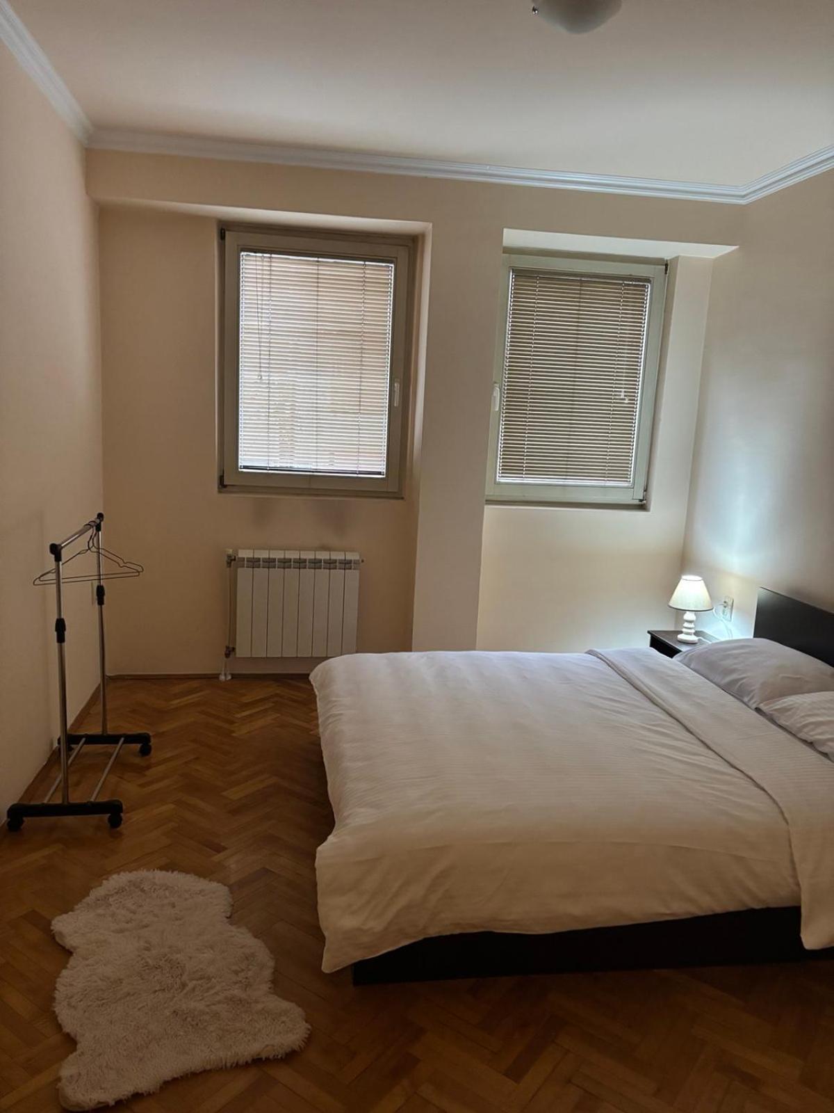 Lovely Square Apartment Purple Velvet Skopje Room photo