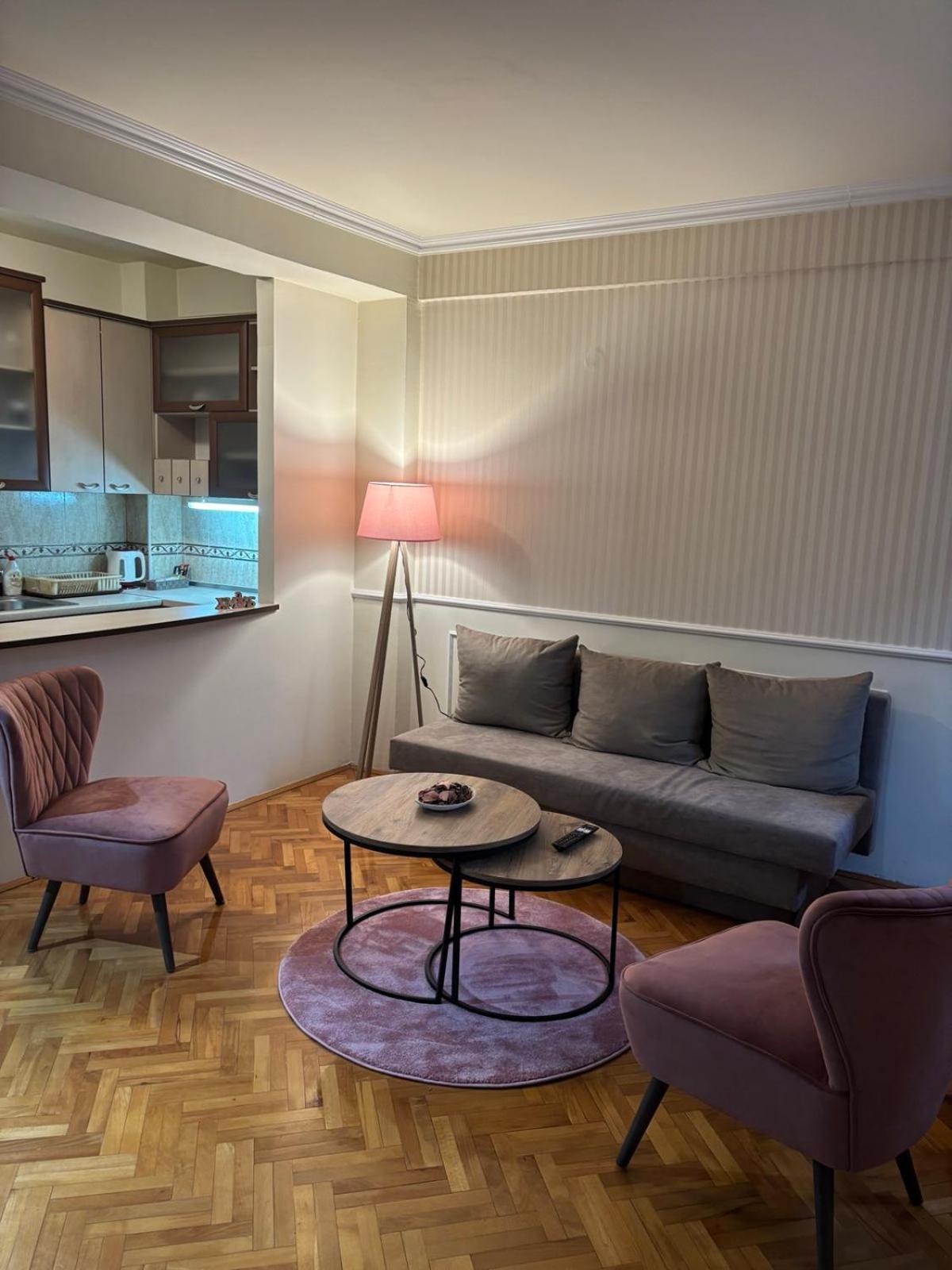 Lovely Square Apartment Purple Velvet Skopje Exterior photo