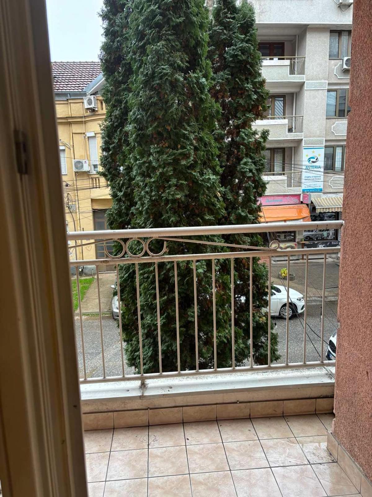 Lovely Square Apartment Purple Velvet Skopje Room photo