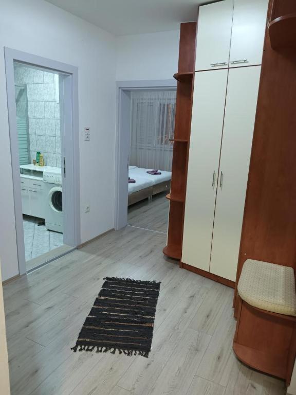 Lovely Square Apartment Purple Velvet Skopje Room photo