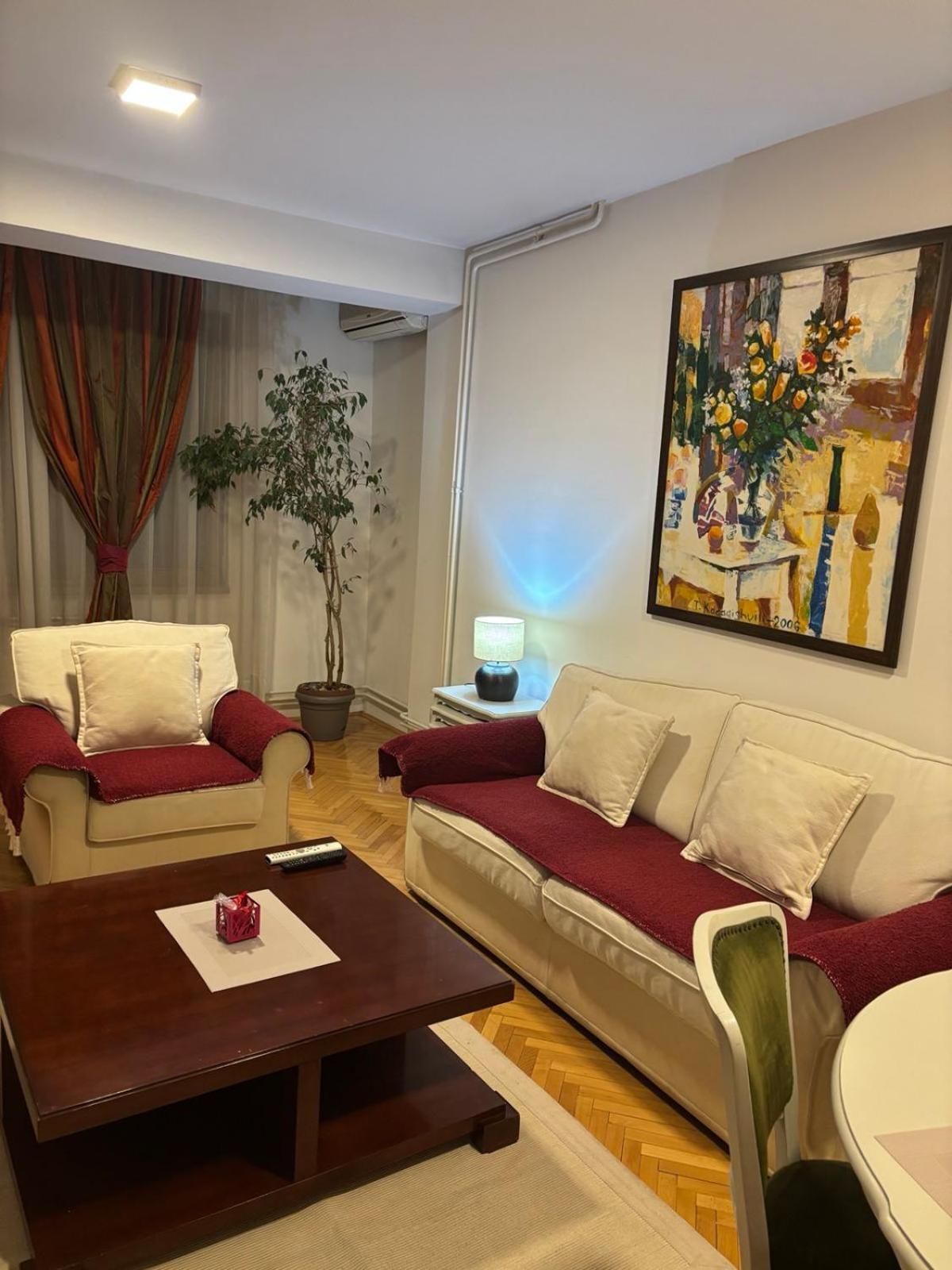Lovely Square Apartment Purple Velvet Skopje Exterior photo