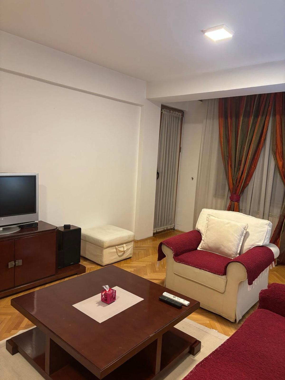 Lovely Square Apartment Purple Velvet Skopje Exterior photo