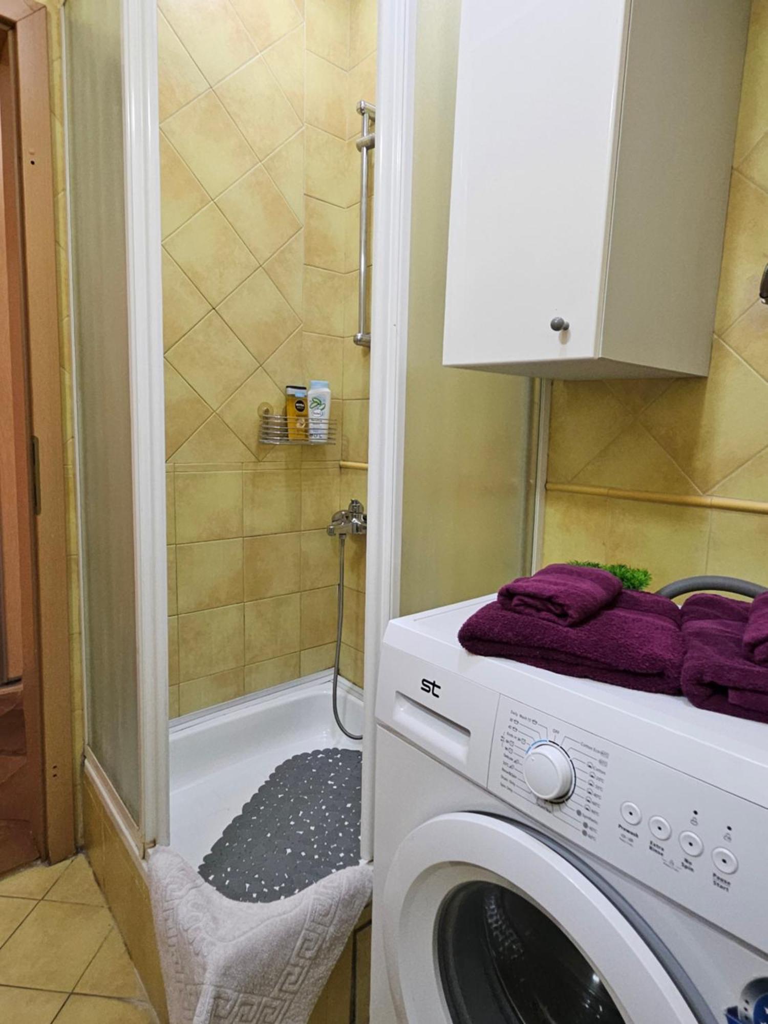 Lovely Square Apartment Purple Velvet Skopje Room photo