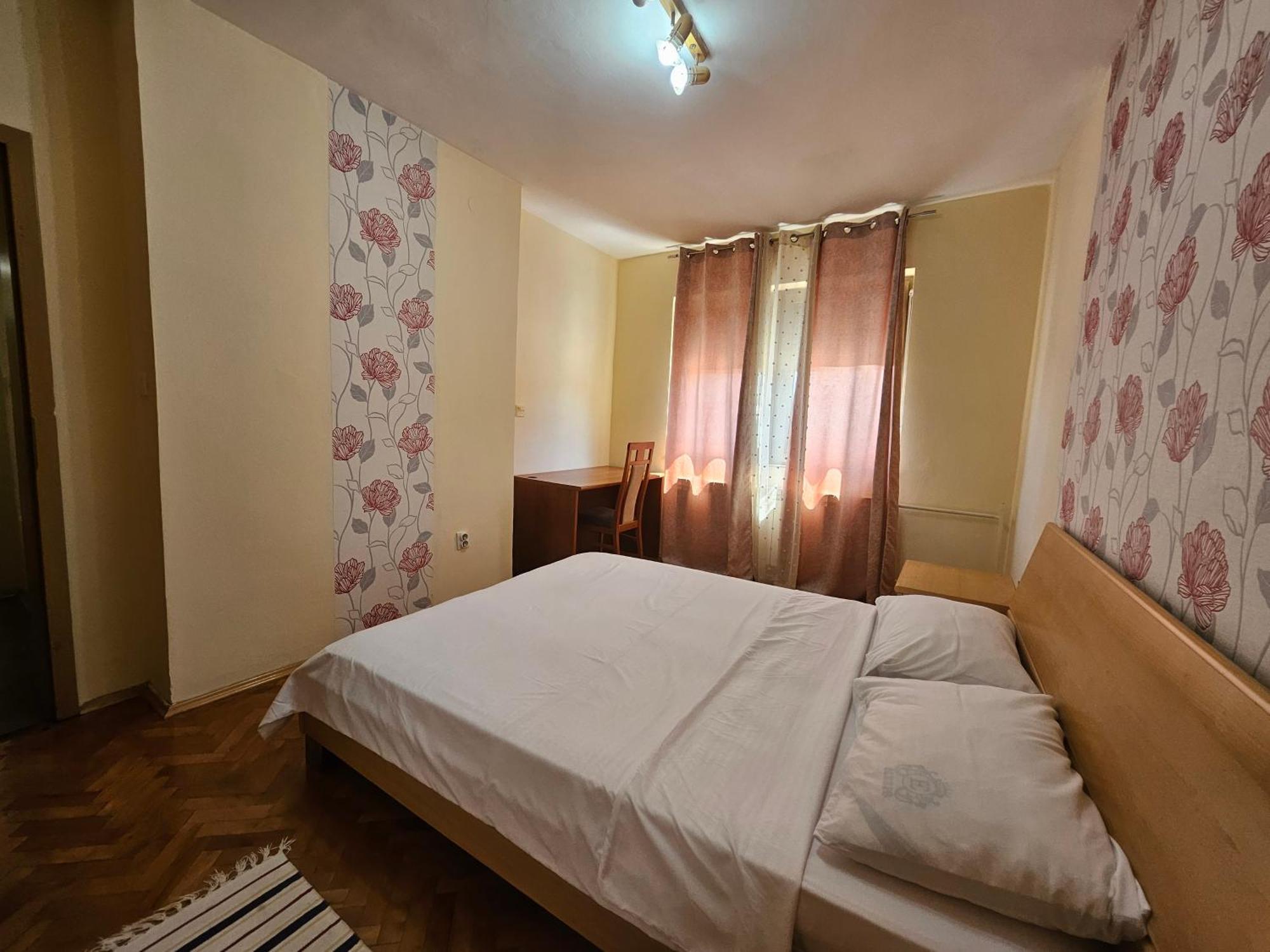 Lovely Square Apartment Purple Velvet Skopje Room photo