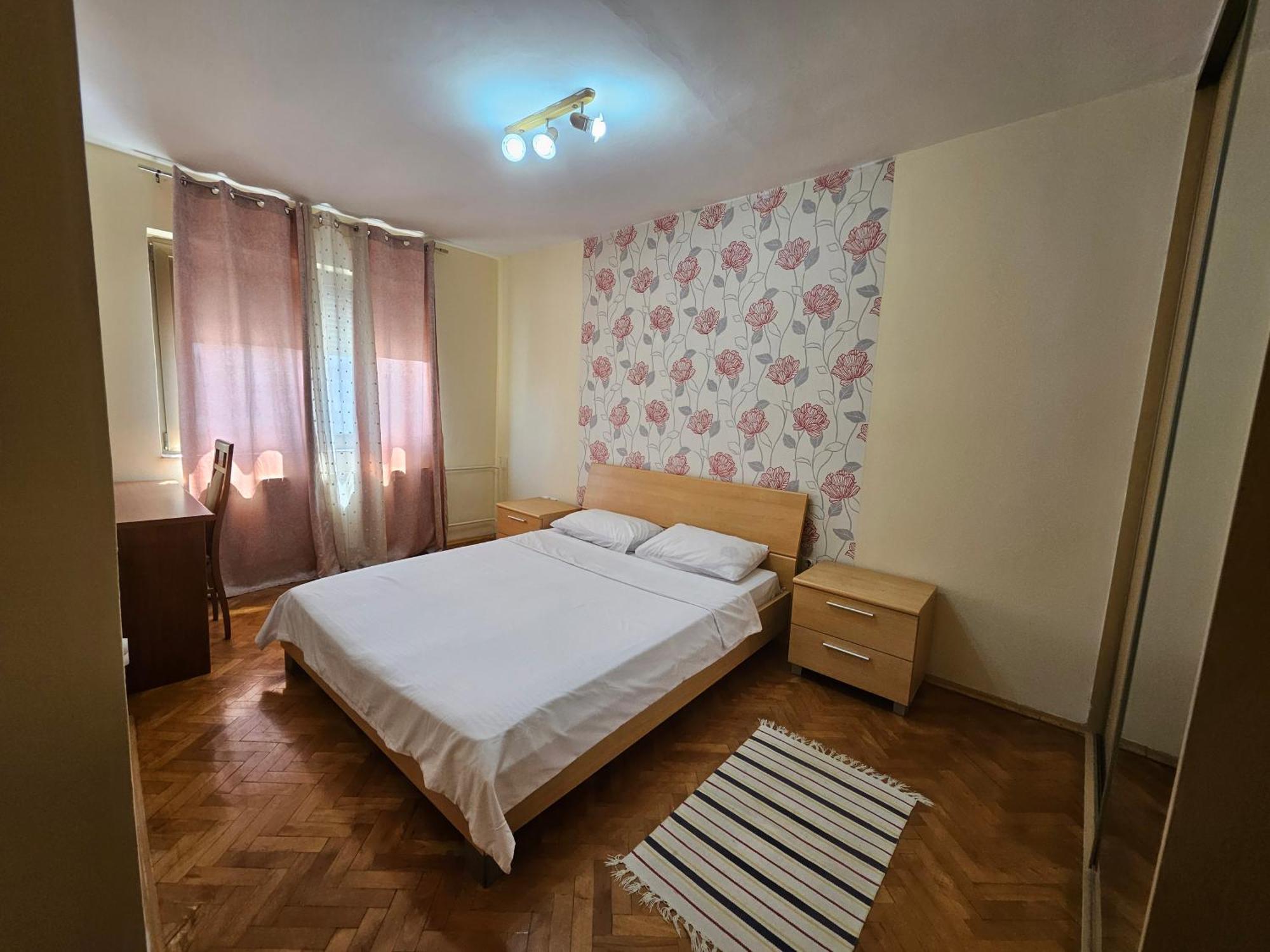 Lovely Square Apartment Purple Velvet Skopje Room photo