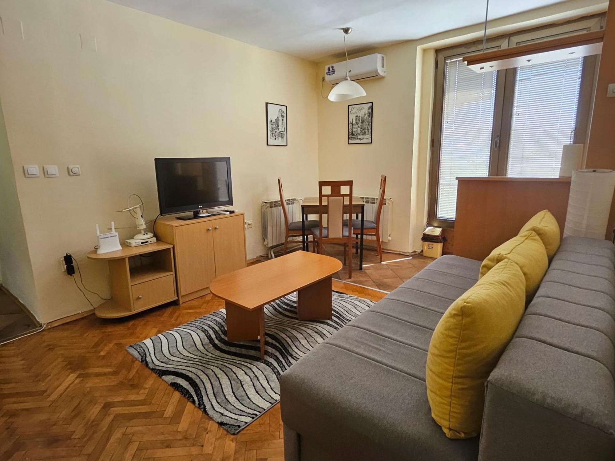 Lovely Square Apartment Purple Velvet Skopje Exterior photo