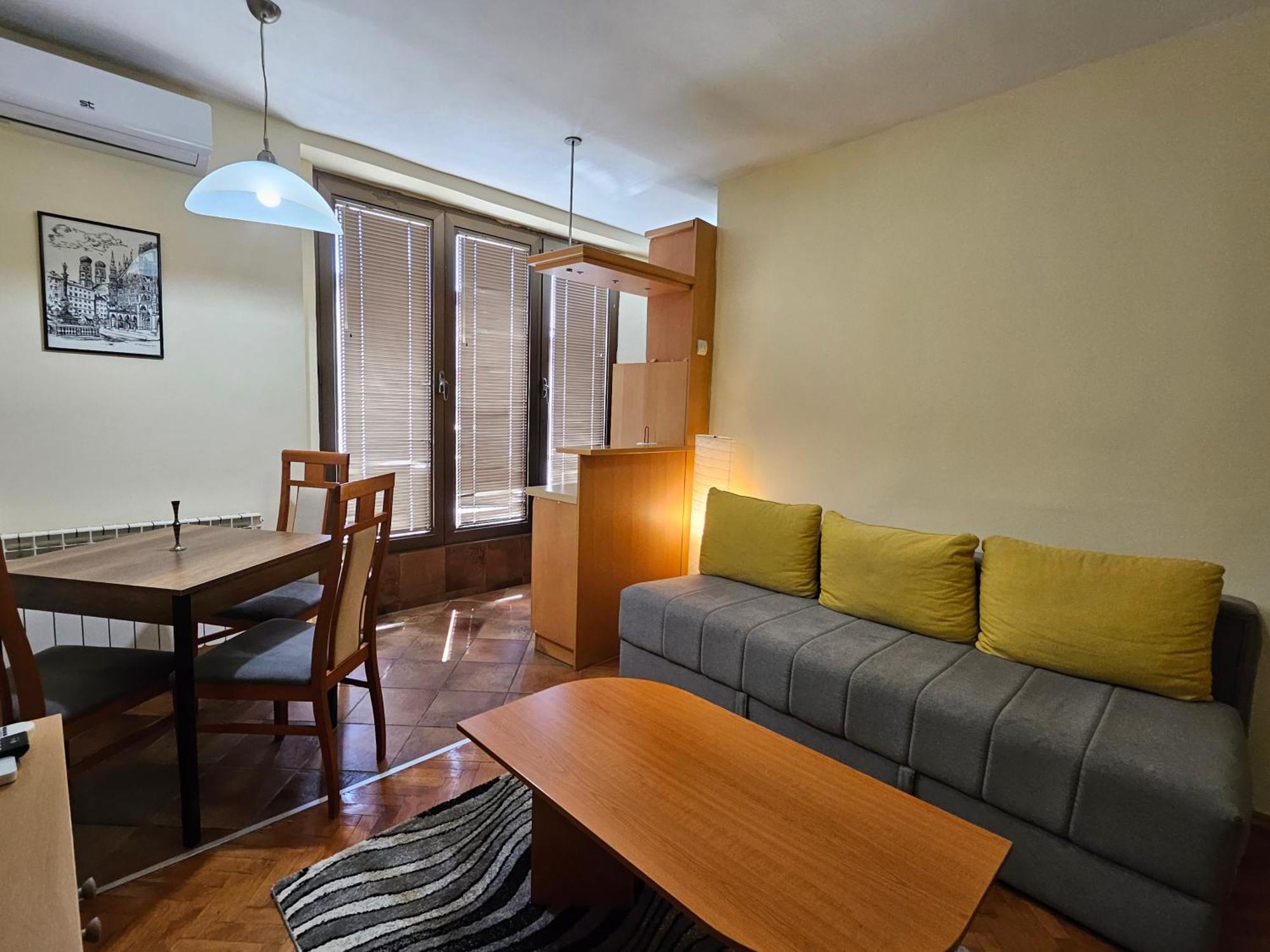 Lovely Square Apartment Purple Velvet Skopje Exterior photo